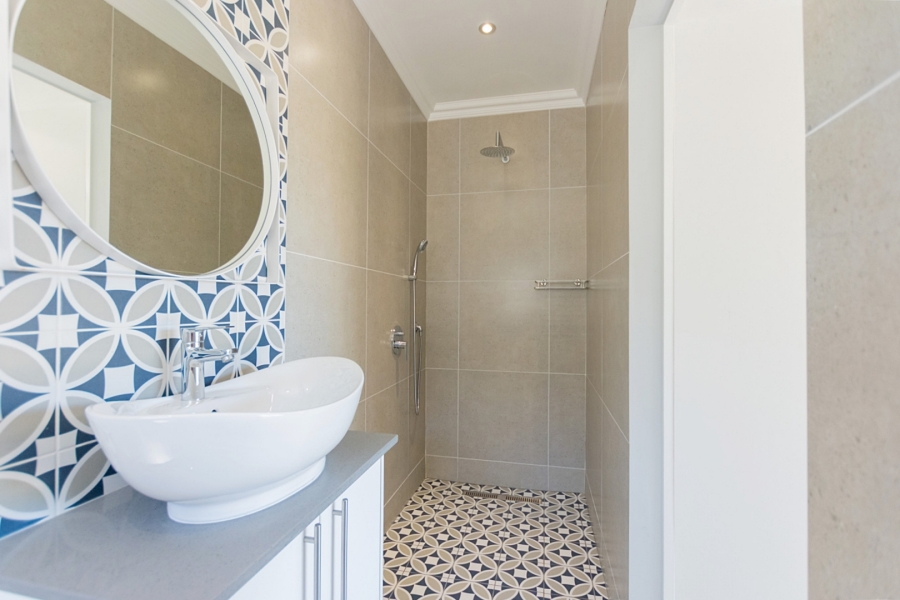 5 Bedroom Property for Sale in Country Club Western Cape